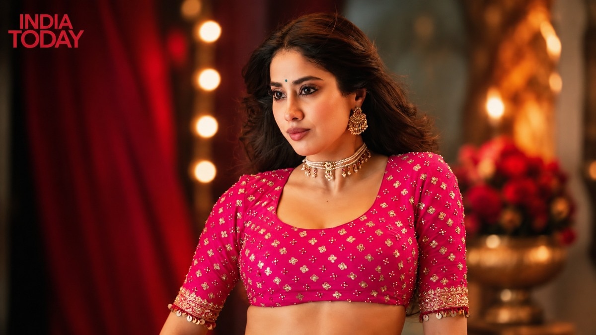 Janhvi Kapoor in pedi