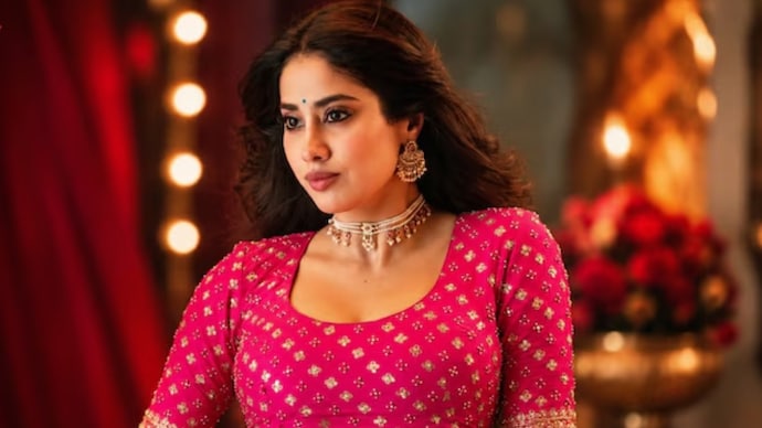 Janhvi Kapoor's makeup artist has supported her amid the Pedi hypersexualization controversy. Janhvi Kapoor sexually assaulted