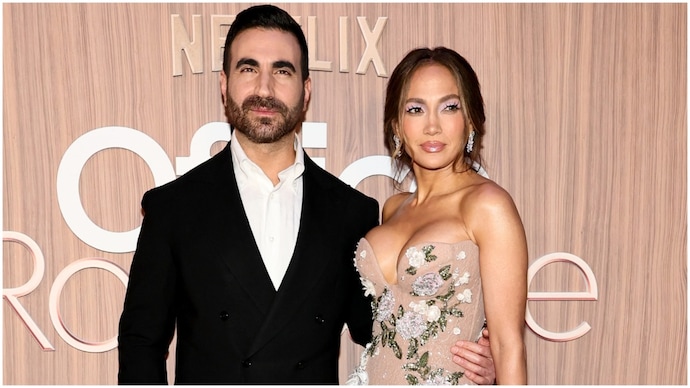 Jennifer Lopez and Brett Goldstein attend the New York premiere of Netflix's office romance. (Photo: AFP) Jennifer Lopez and Brett Goldstein