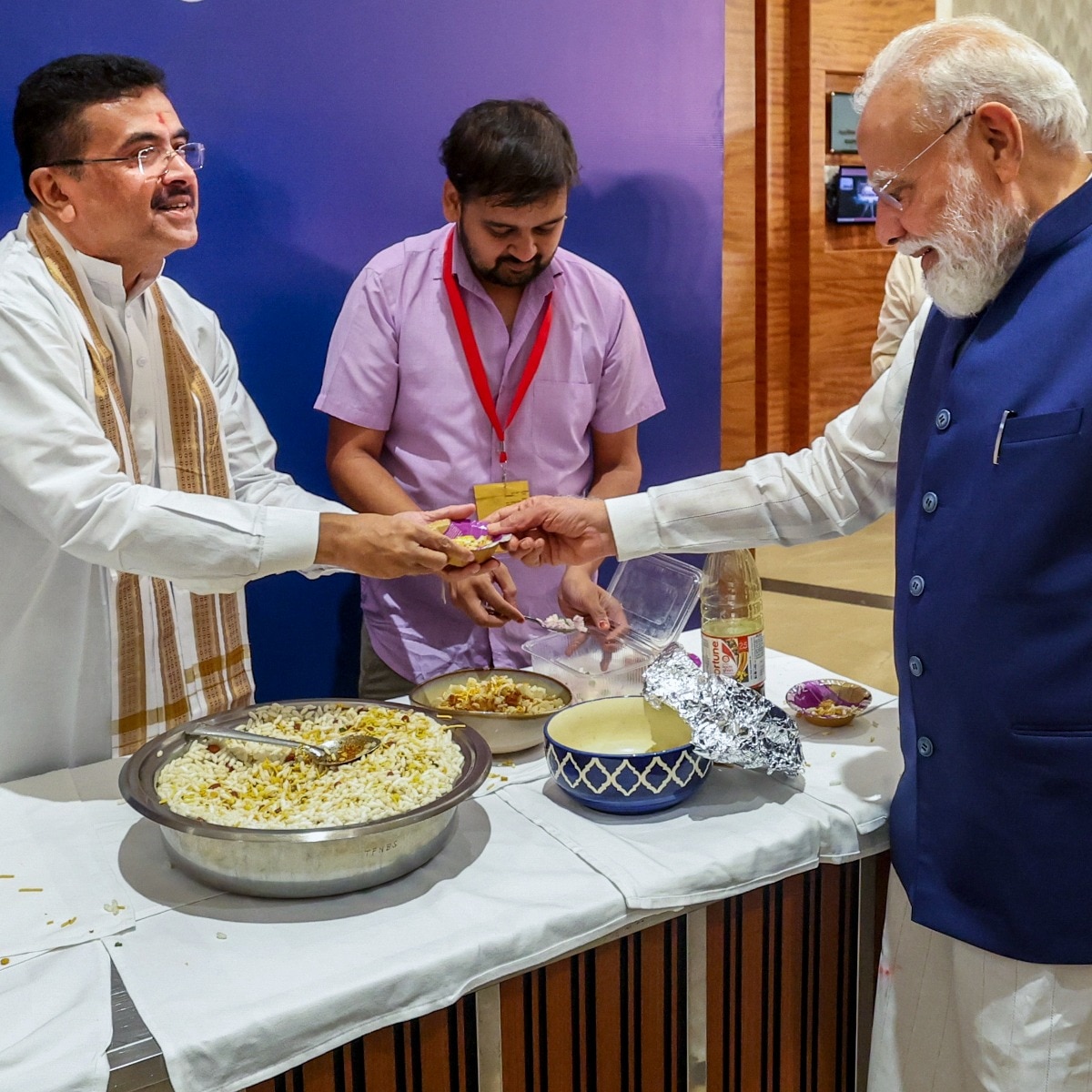 Video: PM's jhalmuri moment at NDA meet as he completes 12 years in office