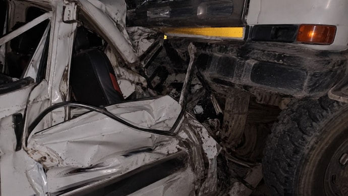 According to police, the impact of the crash was so severe that the victims were killed on the spot. (AI-generated image)