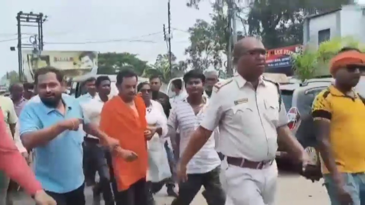 TMC leader forced to wear saffron shawl, paraded, then handed over to police