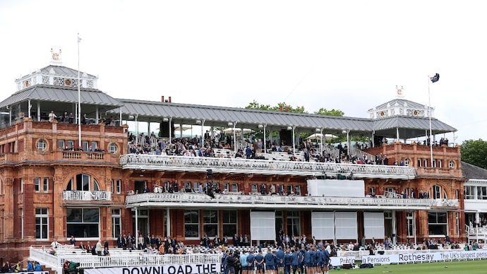 Lord's, London Capacity: 31,180