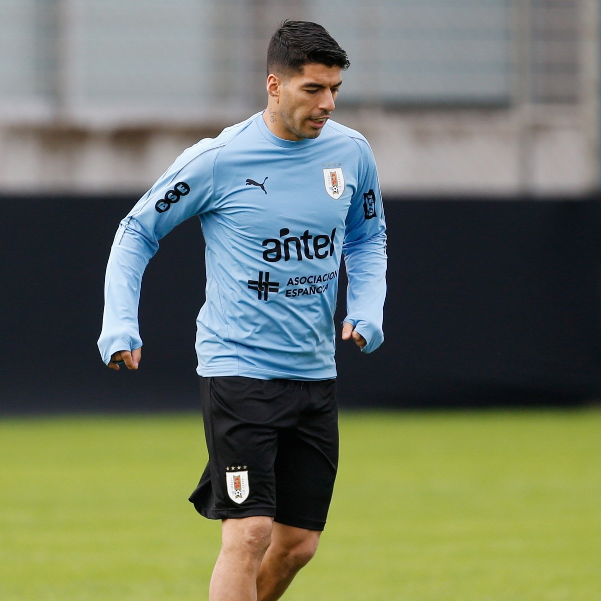Luis Suarez left out of Uruguay World Cup squad as Valverde, Nunez make cut