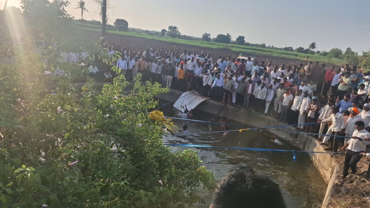 8 dead, 7 injured as vehicle carrying pilgrims falls into well in Maharashtra