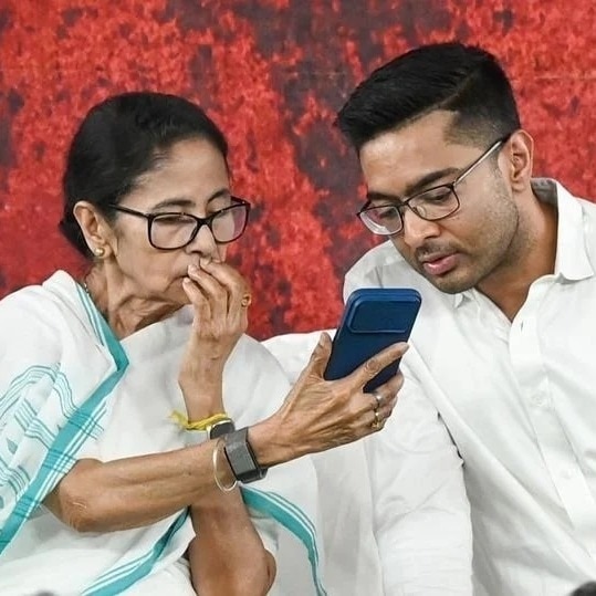 Trouble mounts for Mamata as 23 TMC MPs in touch with rebel MLAs camp: Sources