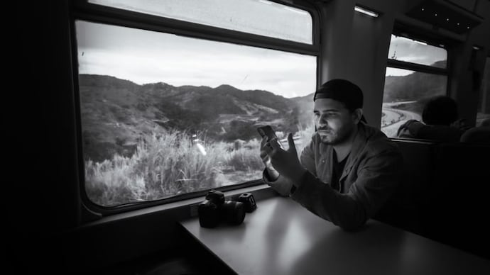 Man's train ride home takes heartbreaking turn mid-journey, here's what happened