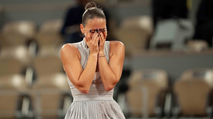 Marta Kostyuk in tears after reaching Roland Garros semi-final. (Reuters Photo) Marta Kostyuk