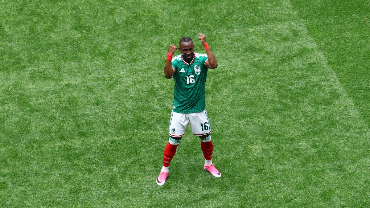 Mexico's Quinones recreates Tshabalala's 2010 celebration in