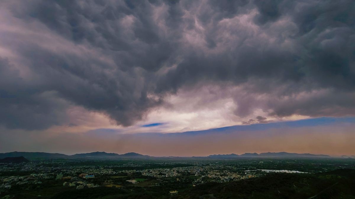 Monsoon rain stuck: Dry air blocking rain advance into centr