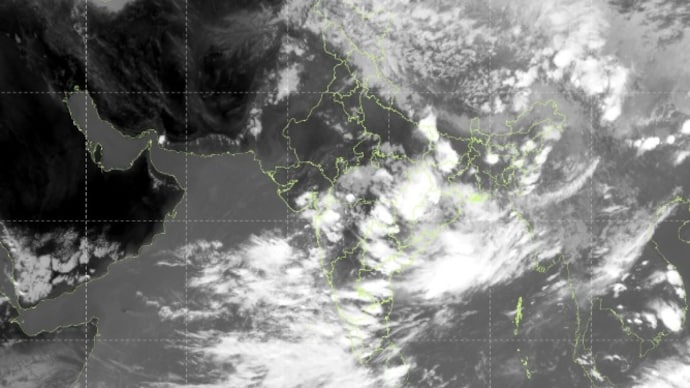 Monsoon gains pace again: Tuesday to see heavy rains, central India to swelter