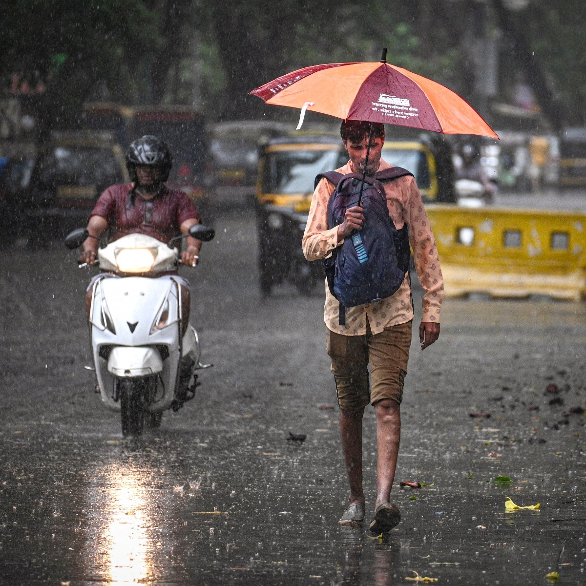 Monsoon knocks on Kerala's door, heat to dominate north on Thursday