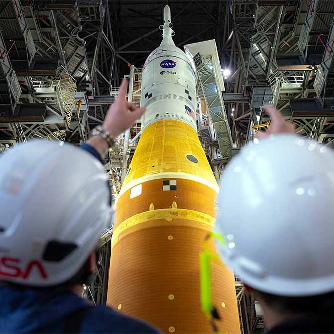 Nasa Artemis 3 rocket rollout