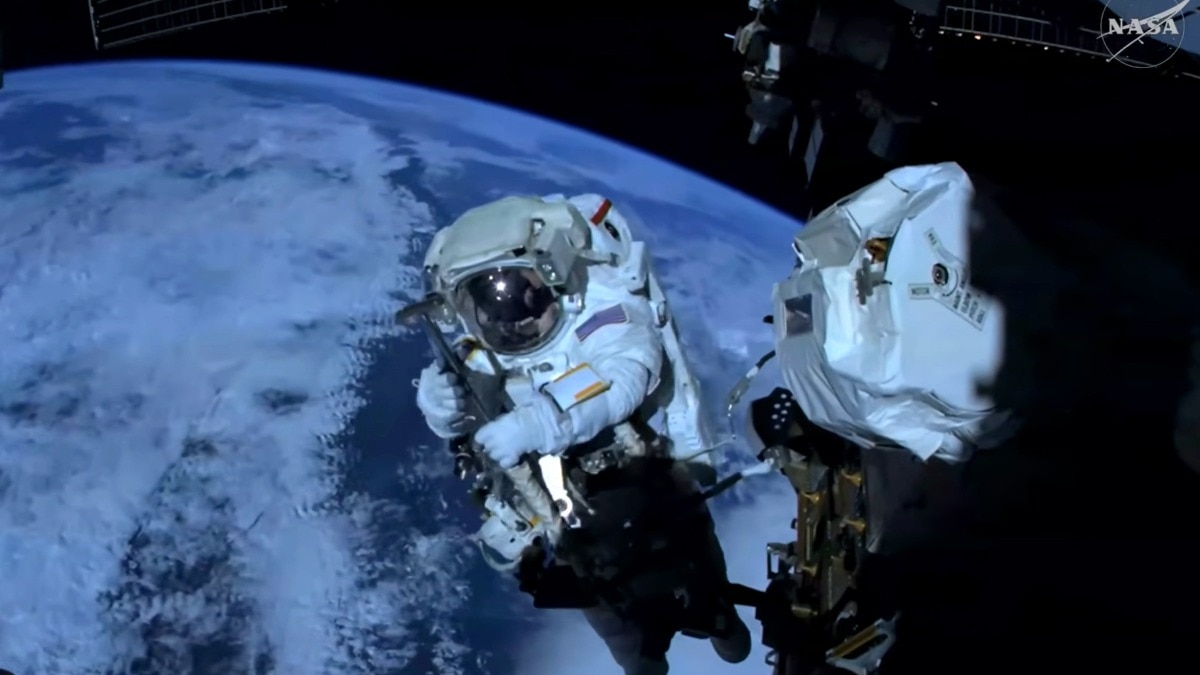 Watch LIVE: Two astronauts repairing Space Station's robotic arm flying at 28,000 kmph