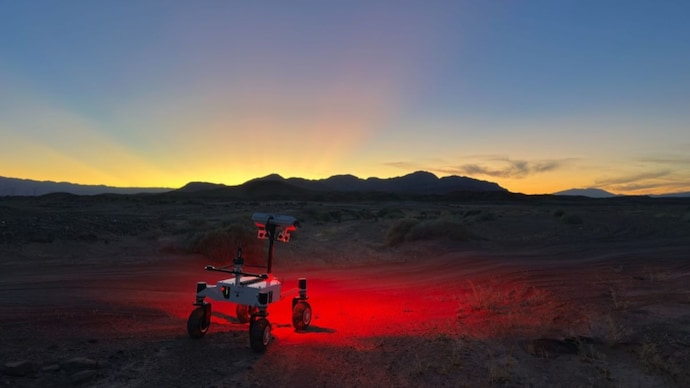 Nasa has been driving a new rover called Ernest across a California desert. It moves more than 10 times faster than Perseverance on Mars, and it is training to one day explore the Moon. (Photo: Nasa)