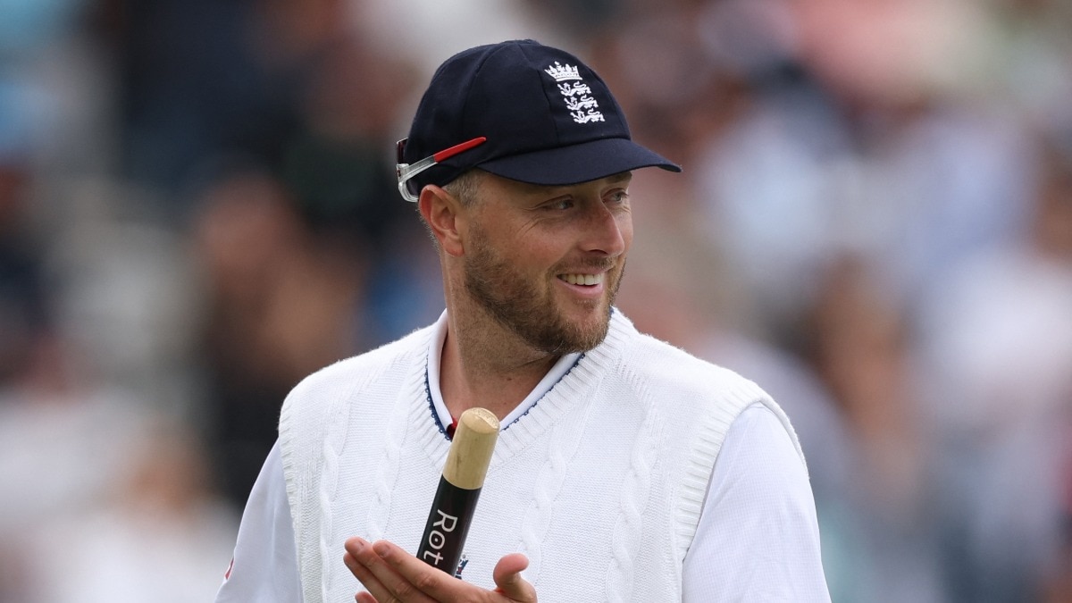 Comeback hero Robinson helps England crush New Zealand in Lo