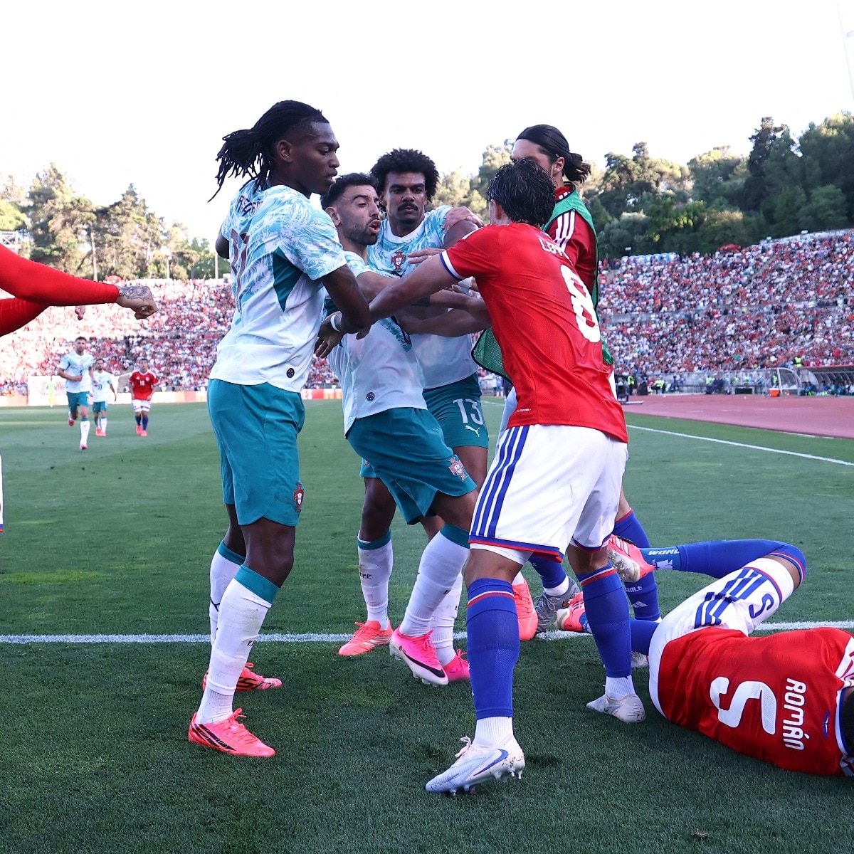 Portugal's Rafael Leao sent off for fistfight with Chile defender before WC