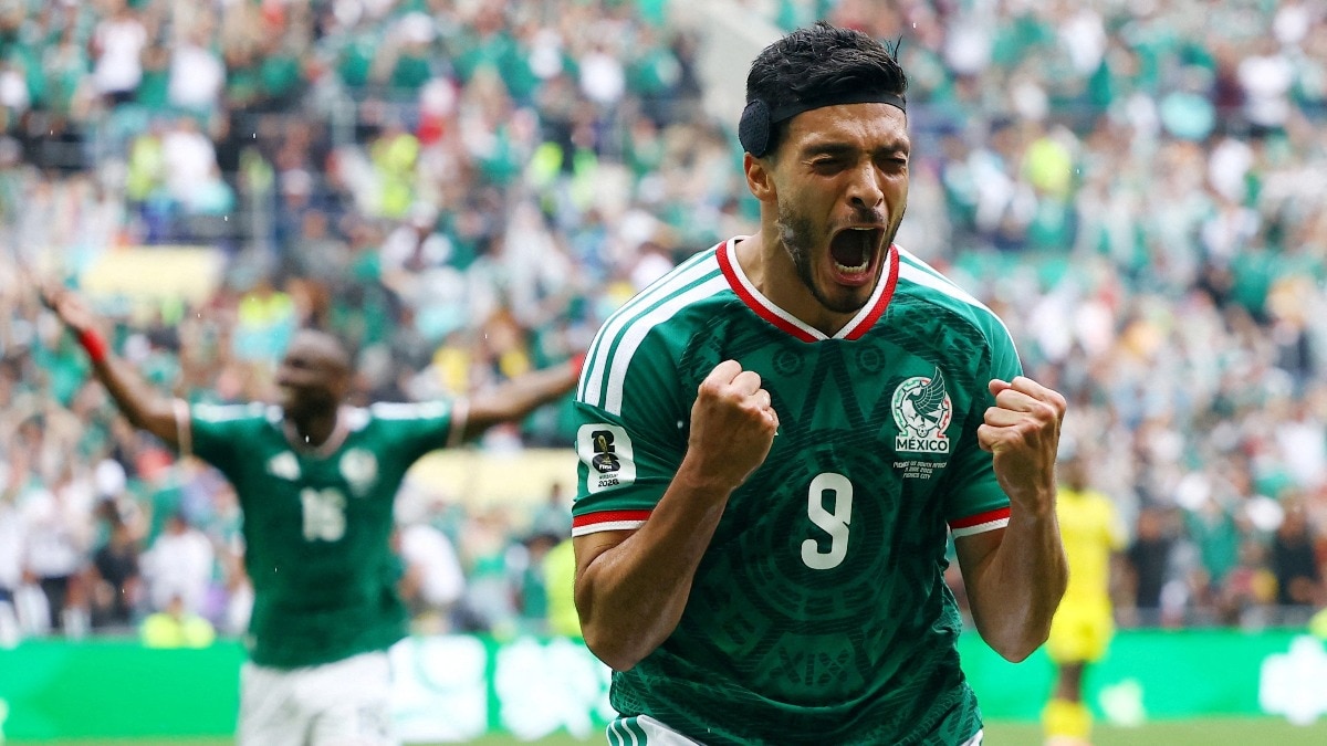 3 reds, 2 goals: Mexico sweep South Africa 2-0 in 
