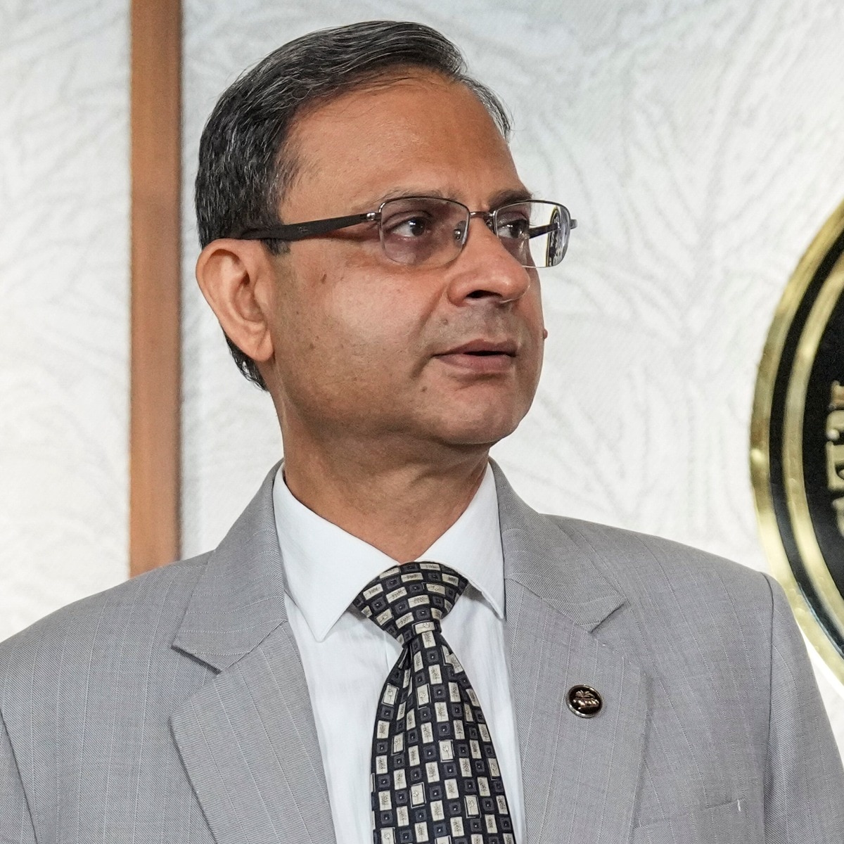 RBI not preparing for interest rate hikes yet, Governor Malhotra clarifies
