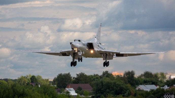 A Russian Tu-22M3 strategic bomber plane (File Photo Reuters)