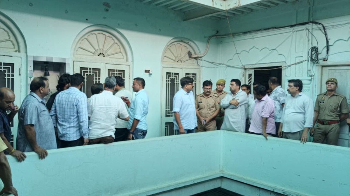 After eerie phone call, UP trader finds wife with slit throat, severed ears