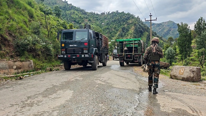 Security personnel during an anti-terror operation in Rajouri area. (Photo: PTI/File)