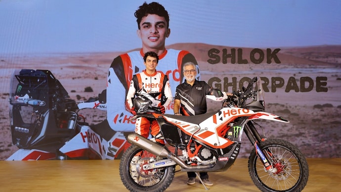 Shlok Ghorpade with Pawan Munjal, Executive Chairman, Hero MotoCorp.