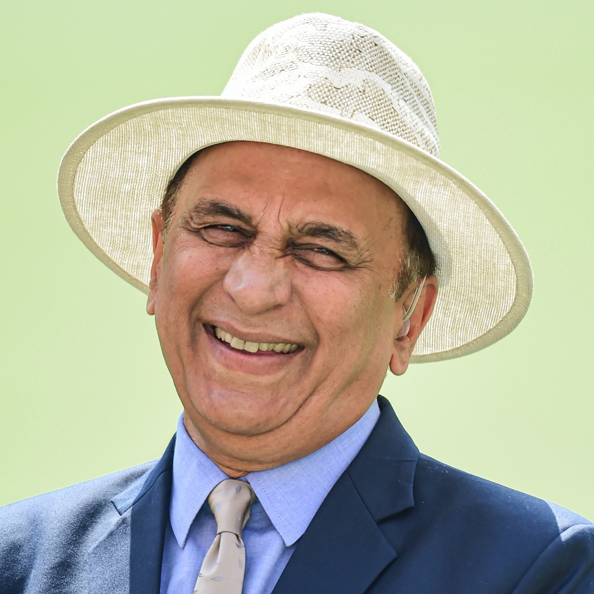 Sunil Gavaskar pauses speech to answer wife's call, delights Mumbai audience