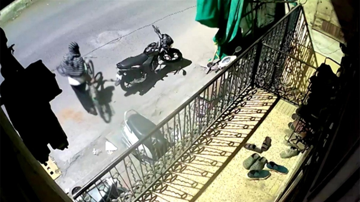 Watch: Surat woman steals bicycle, quietly returns it next day with apology