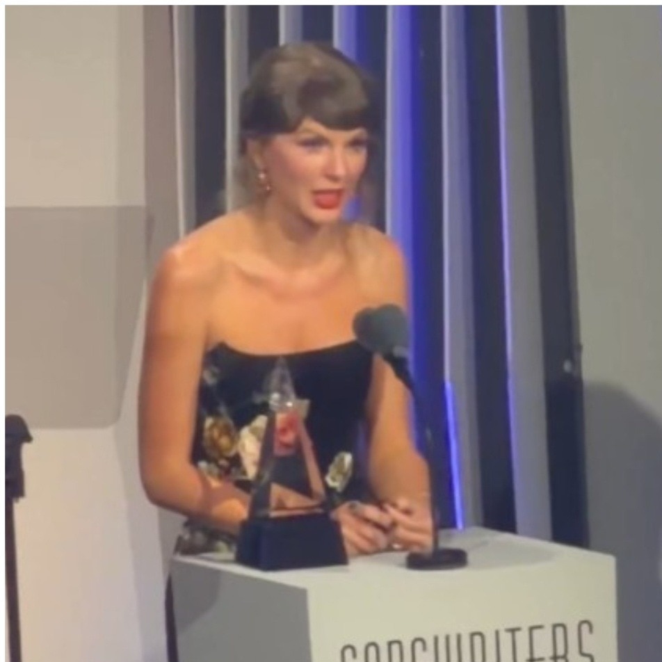 Taylor Swift inducted into Songwriters Hall of Fame, thanks family in tearful speech