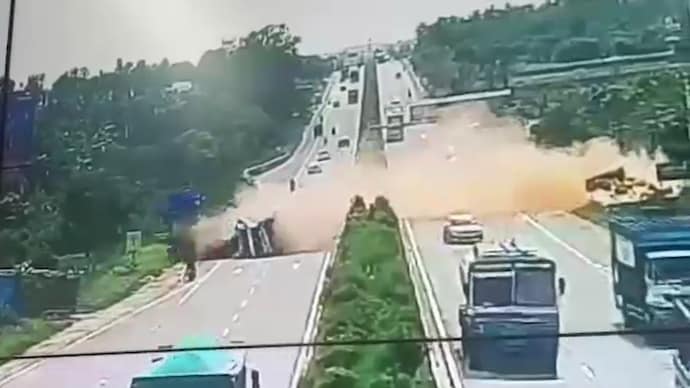The accident happened on National Highway 648 in Devanahalli of Bengaluru Rural. (Photo: Screengrab/India Today)