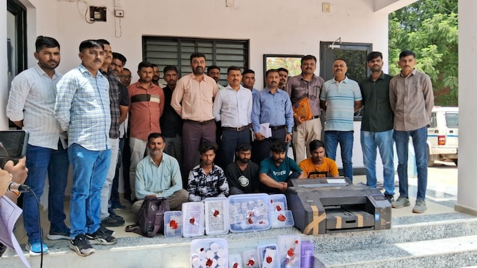 The gang primarily printed counterfeit Rs 500 notes. Preparations were also underway to print fake Rs 100 notes when the murder of the alleged mastermind exposed the operation.