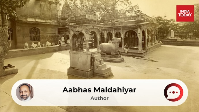 The Nandi at Kashi's Gyanvapi, photographed by John Edward Sache in the 19th century. (Image: John Edward Sache/ Knox College Archives)
