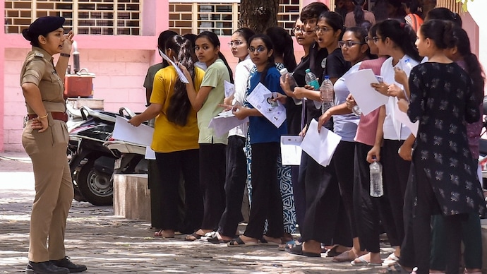 NEET solver gang: Jharkhand topper Poonam Kumari held in Lakhisarai impersonation case (File photo) The traffic police said CCTV analysis and route verification showed that the NEET candidate reached the examination centre after the cut-off time. (File photo)