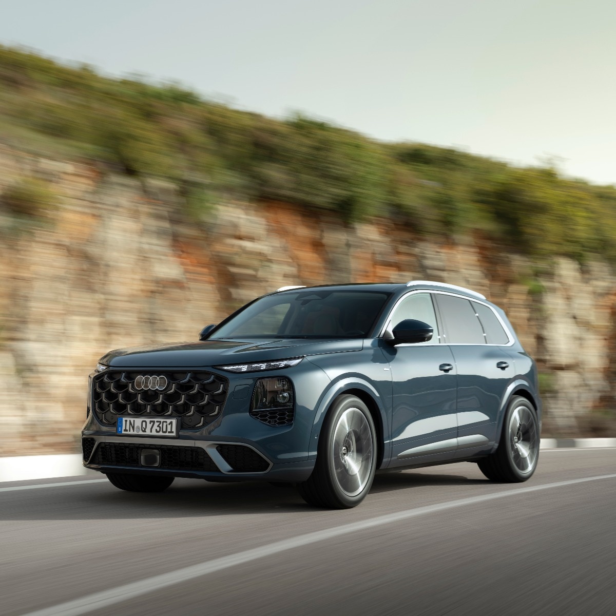 Audi unveils third-gen Q7 with V6 diesel power and seven-seat practicality