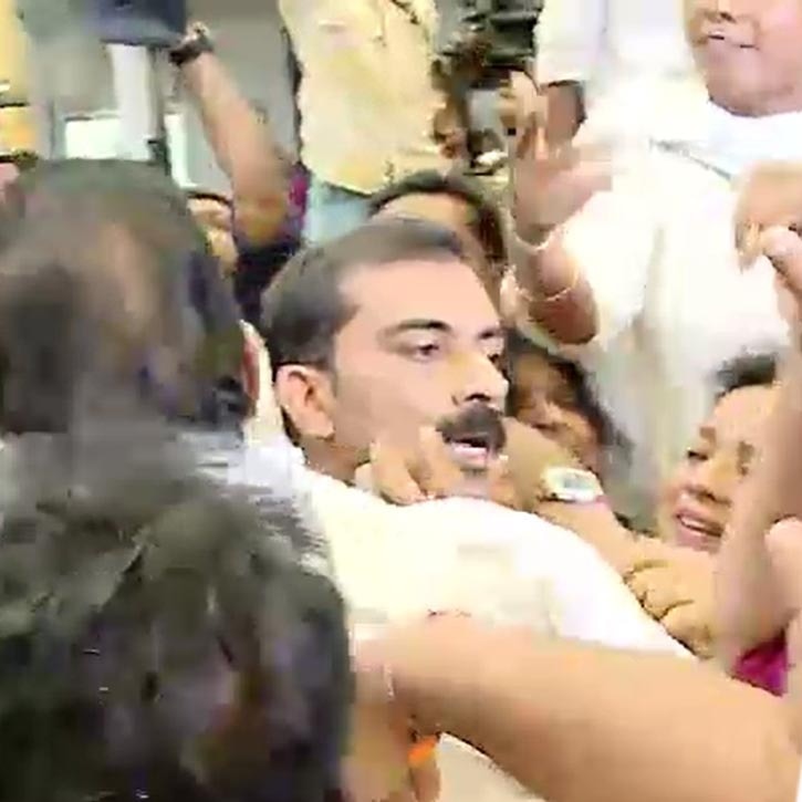 Injured LDF councillors arrive in ambulances for Thiruvananthapuram Council Meet