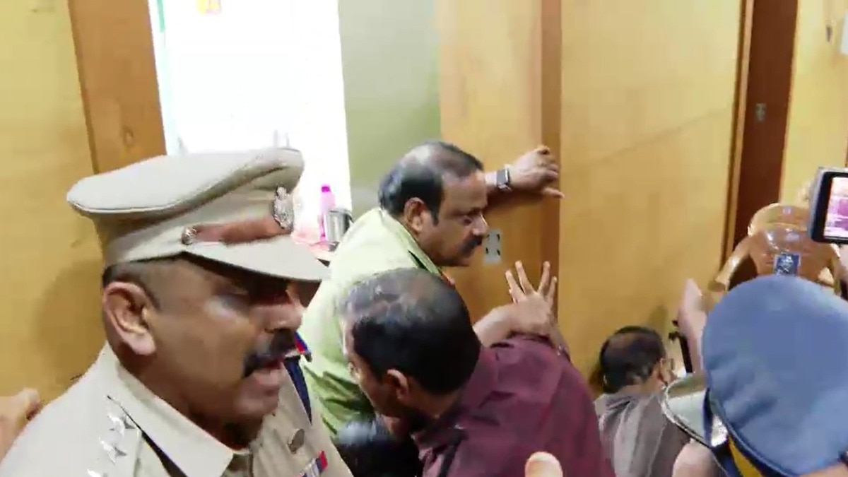 Cases against BJP, CPI (M) councillors day after Thiruvananthapuram municipal clash