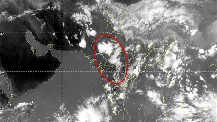 The sprawling cloud mass is part of a much larger weather pattern. (Photo: IMD) Thunderstorm over India