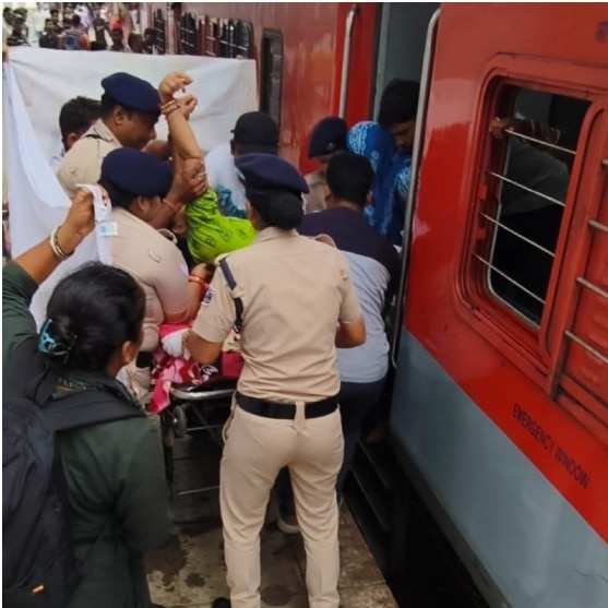 Odisha woman delivers twins, one on train and another in ambulance minutes later
