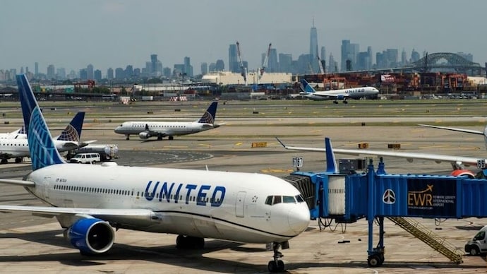 Upon landing, passengers were evacuated while Port Authority Police conducted a thorough sweep of the aircraft. (File photo)