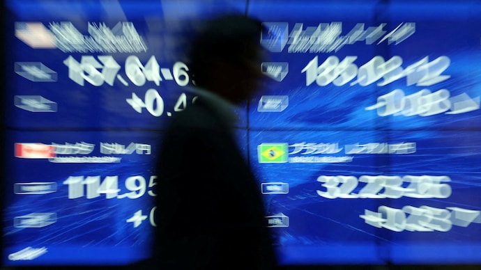 A passersby walks past an electronic screen displaying the current Japanese Yen exchange rate against the US dollar, Euro and other foreign currencies in Tokyo. (File Photo: Reuters) A passersby walks past an electronic screen displaying the current Japanese Yen exchange rate against the U.S. dollar, Euro and other foreign currencies in Tokyo.