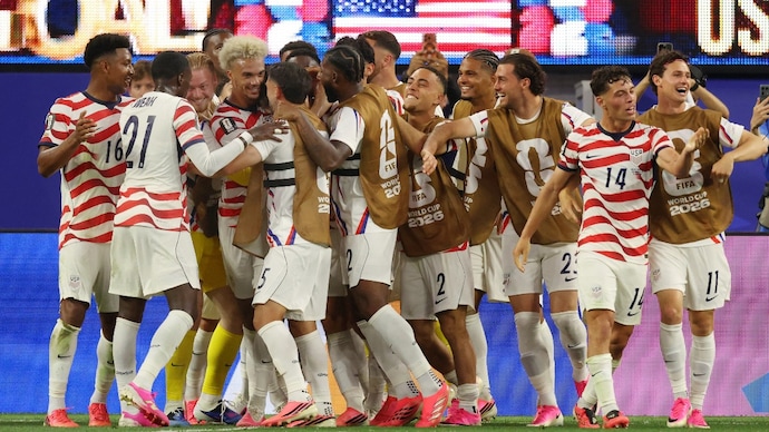 USA hammer Paraguay