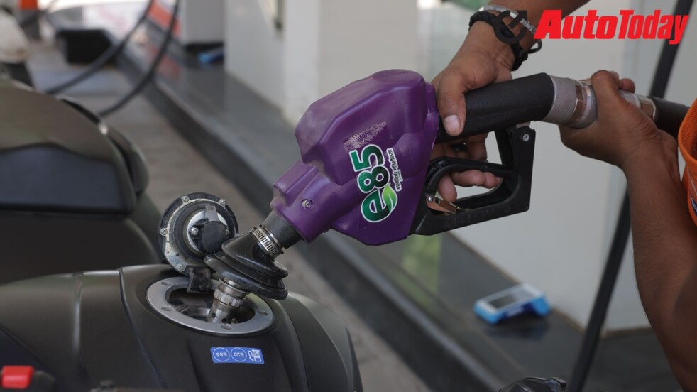 We filled E85 in the Suzuki Gixxer SF flex fuel and compared the efficiency with E20