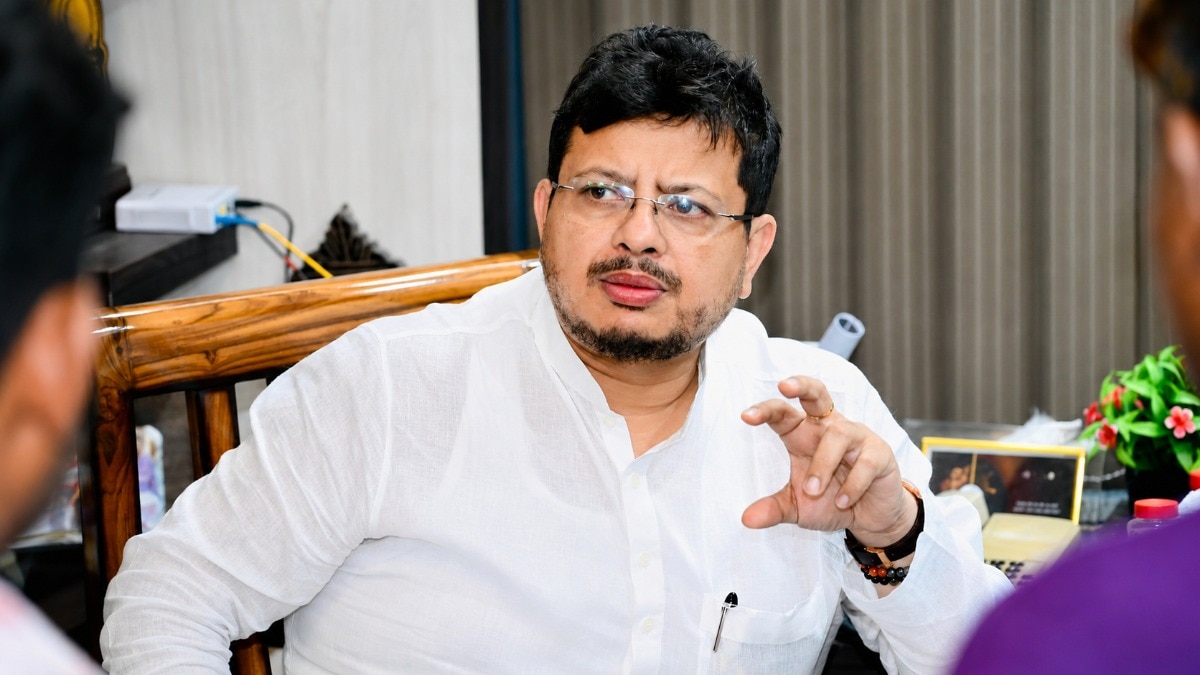 Ordered to give standing ovation to Abhishek Banerjee: TMC r