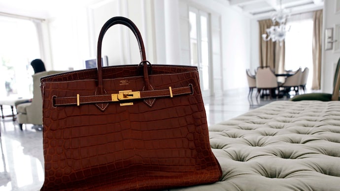 Why a Dubai woman sold her wedding gold to buy Hermes handbags (Photo: Reuters) hermes bag dubai woman