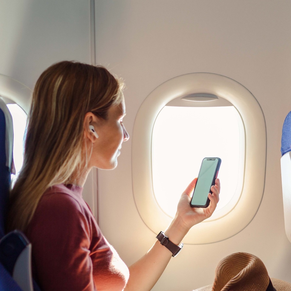 Why airplanes dim cabin lights during takeoff and landing
