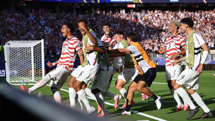 10-man US earn 2-0 win over Bosnia, charge into round of 16