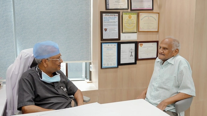 83-year-old finally found relief after 2,000 gallstones were removed from his gallbladder.