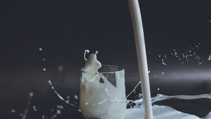 A glass of milk can look perfectly real and still contain no dairy at all. (Photo: Unsplash)