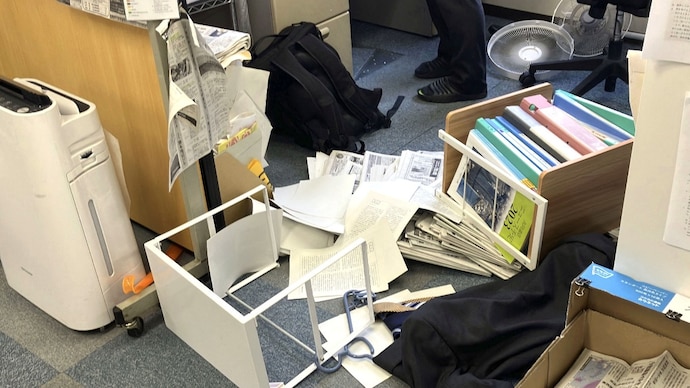 A toppled shelving after an earthquake, with a preliminary magnitude of 7.1, struck Japan's southern Kumamoto prefecture. (Photo: Reuters)